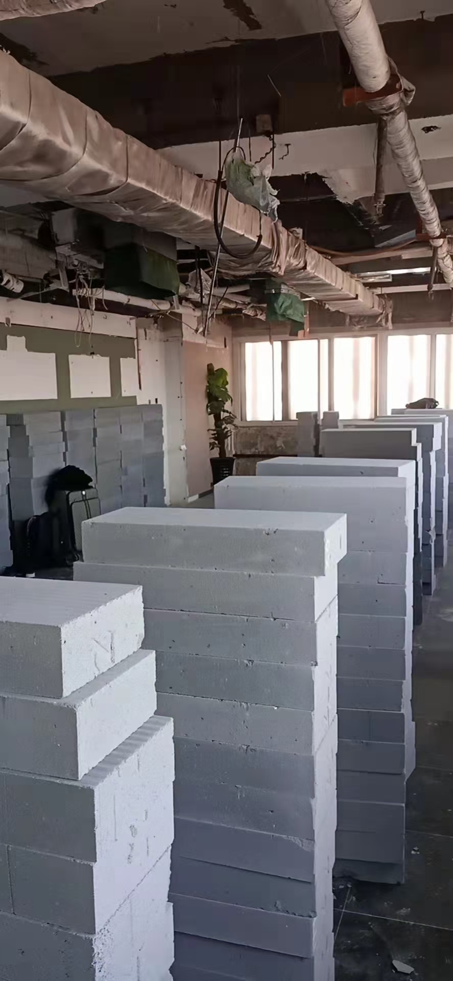 室内隔墙施工场景